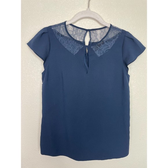Ann Taylor Sz 00 Lace Collar Blouse Navy Blue Flutter Sleeve Keyhole Neck Fitted - Picture 2 of 10